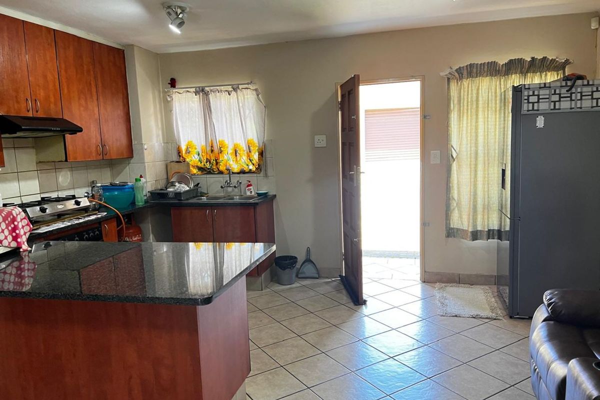 Townhouse For Sale in Halfway Gardens - Photo 4