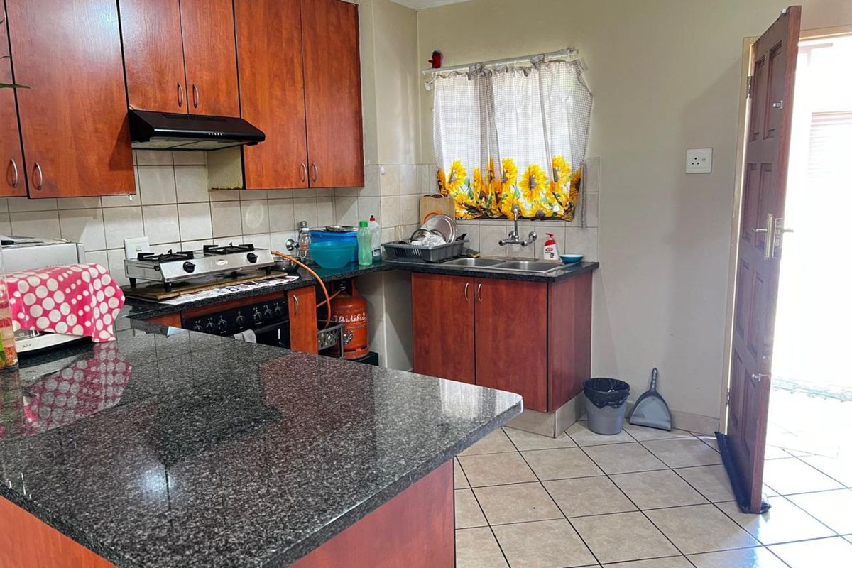 Townhouse For Sale in Halfway Gardens - Photo 5