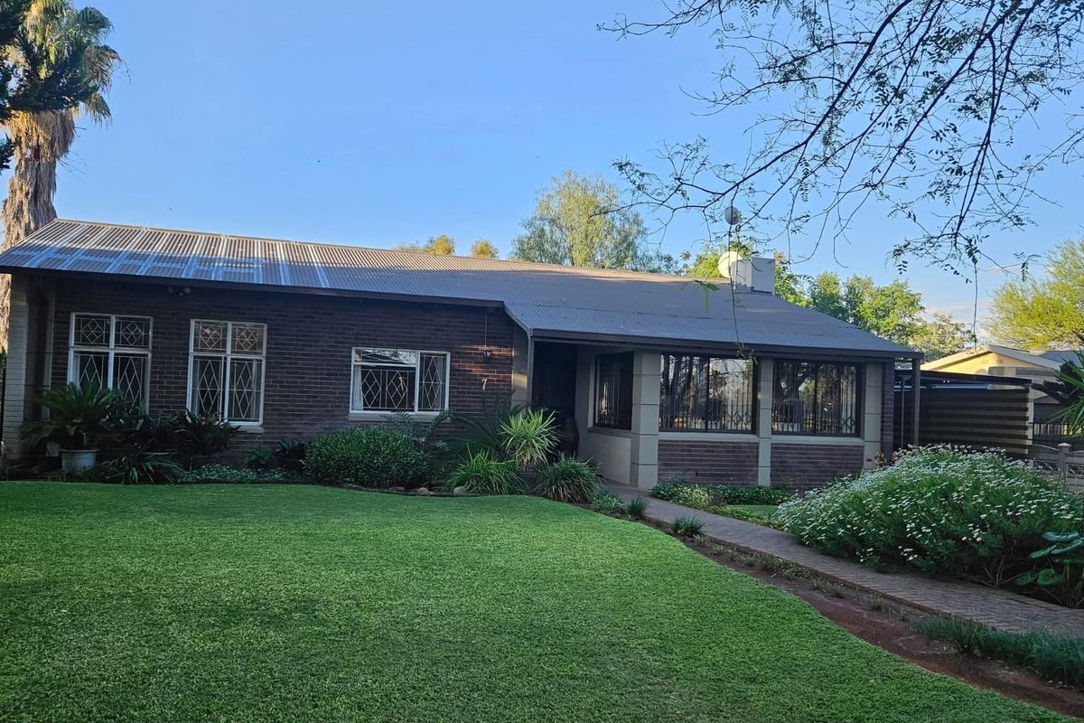 House For Sale in Cassandra - Photo 2