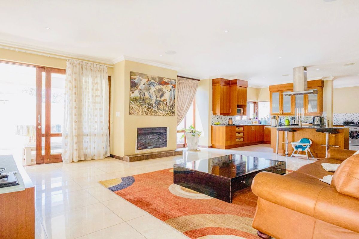 House For Sale in Bryanston - Photo 5