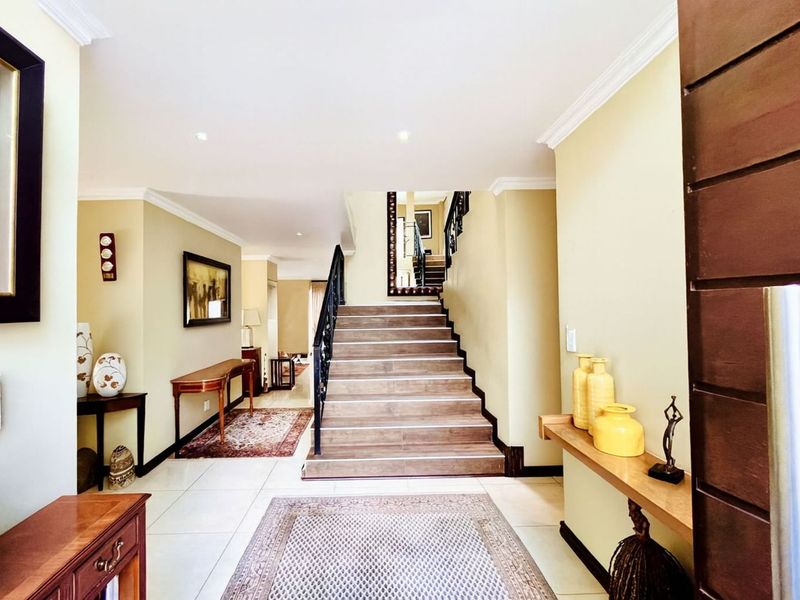 House For Sale in Bryanston - Photo 3
