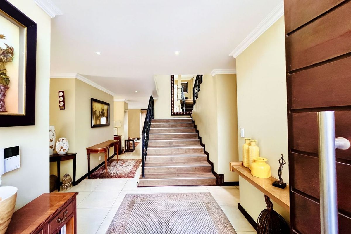 House For Sale in Bryanston - Photo 3