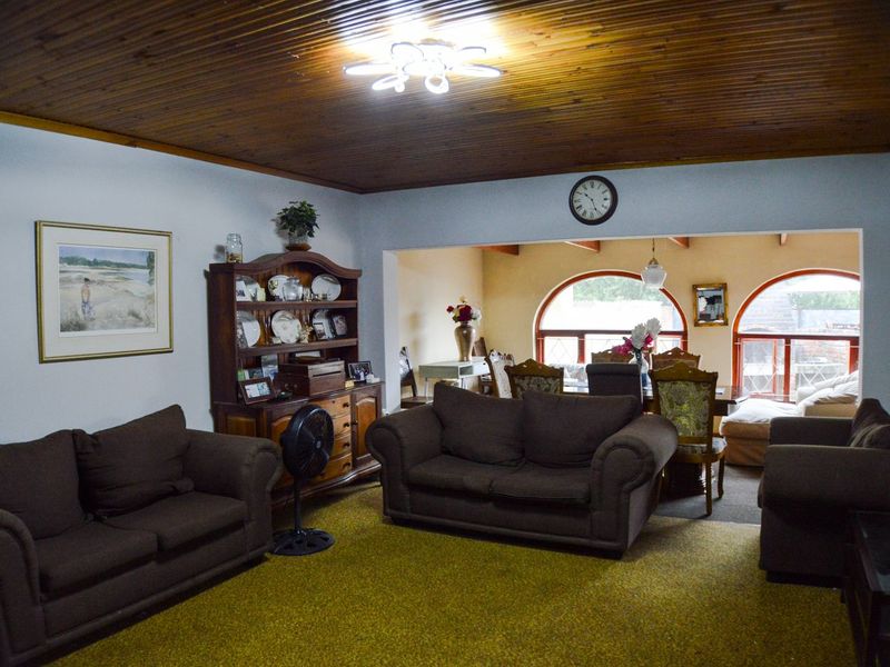 House For Sale in Oudtshoorn North - Photo 6