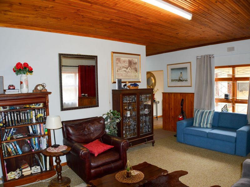 House For Sale in Oudtshoorn North - Photo 5