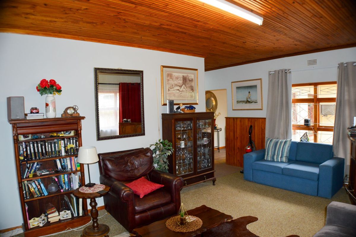 House For Sale in Oudtshoorn North - Photo 5