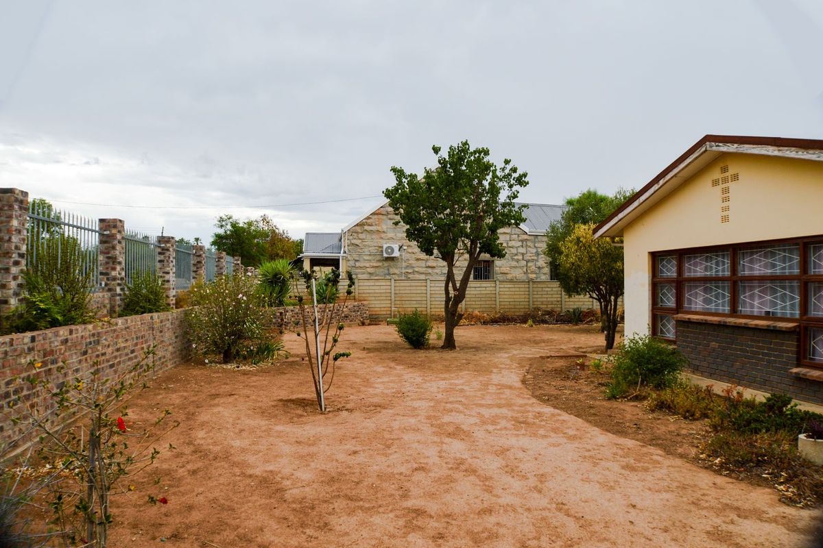 House For Sale in Oudtshoorn North - Photo 3