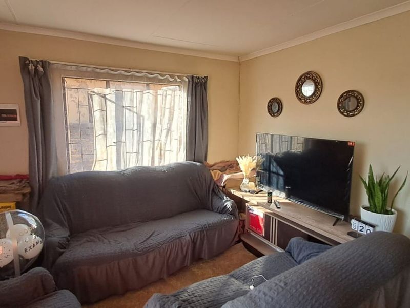 House For Sale in Soshanguve Ext - Photo 8