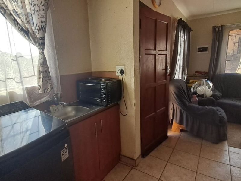 House For Sale in Soshanguve Ext - Photo 6