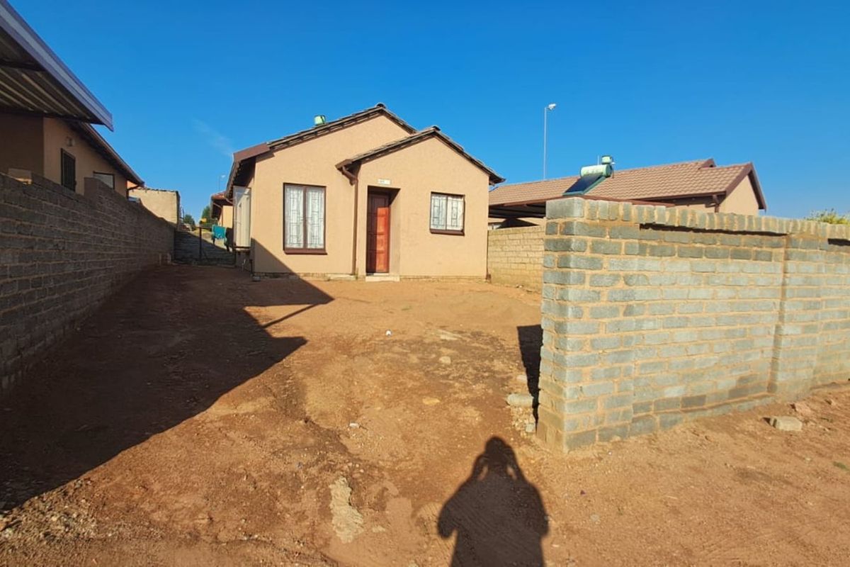 House For Sale in Soshanguve Ext - Photo 3