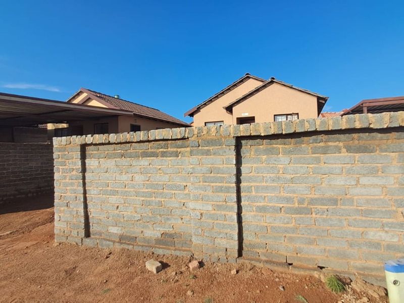 House For Sale in Soshanguve Ext - Photo 2