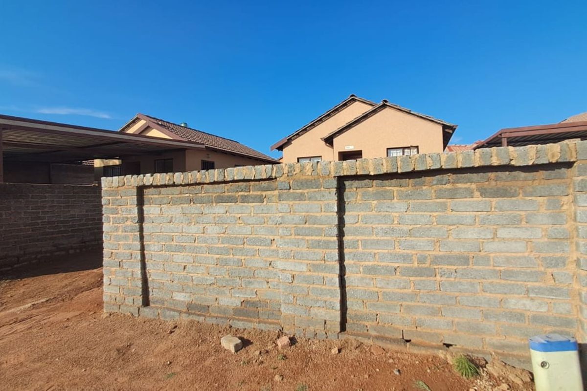 House For Sale in Soshanguve Ext - Photo 2