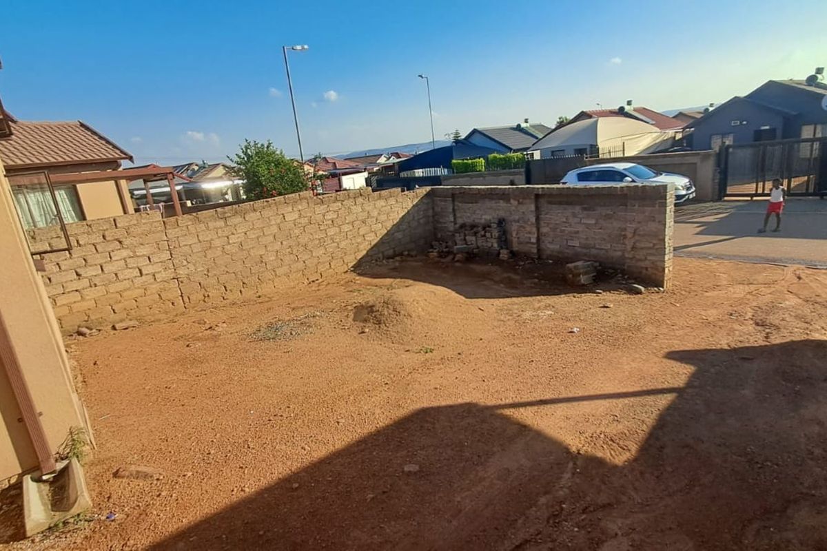 House For Sale in Soshanguve Ext - Photo 4