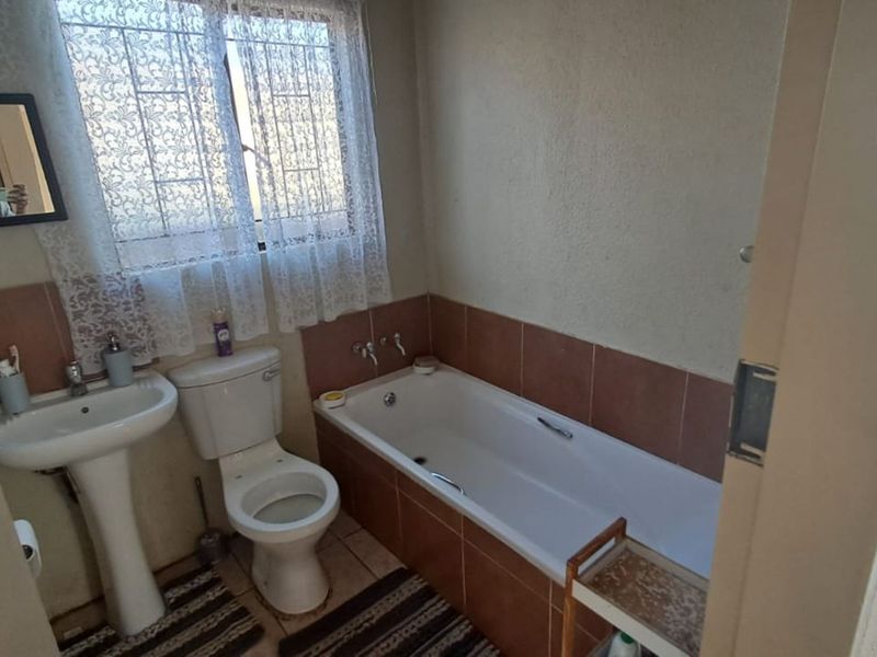 House For Sale in Soshanguve Ext - Photo 10