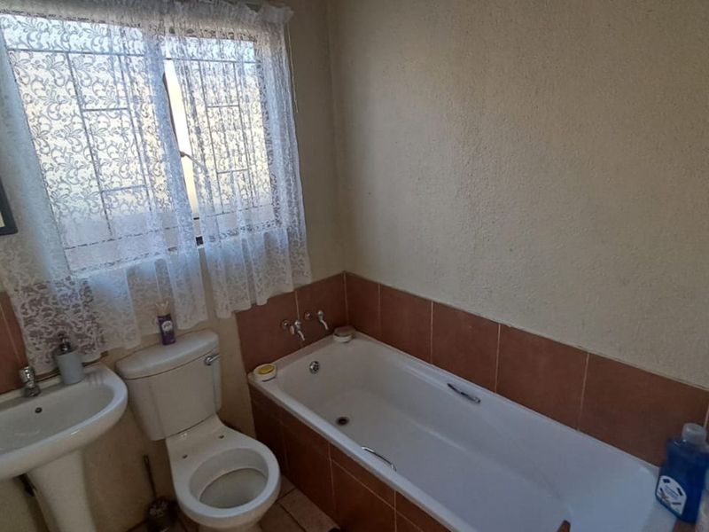 House For Sale in Soshanguve Ext - Photo 9