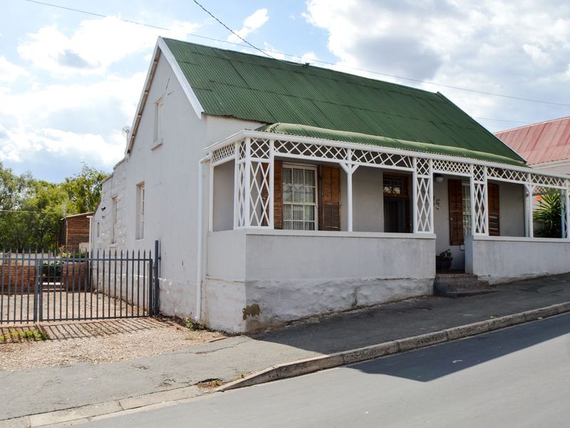 House For Sale in Oudtshoorn North - Photo 2