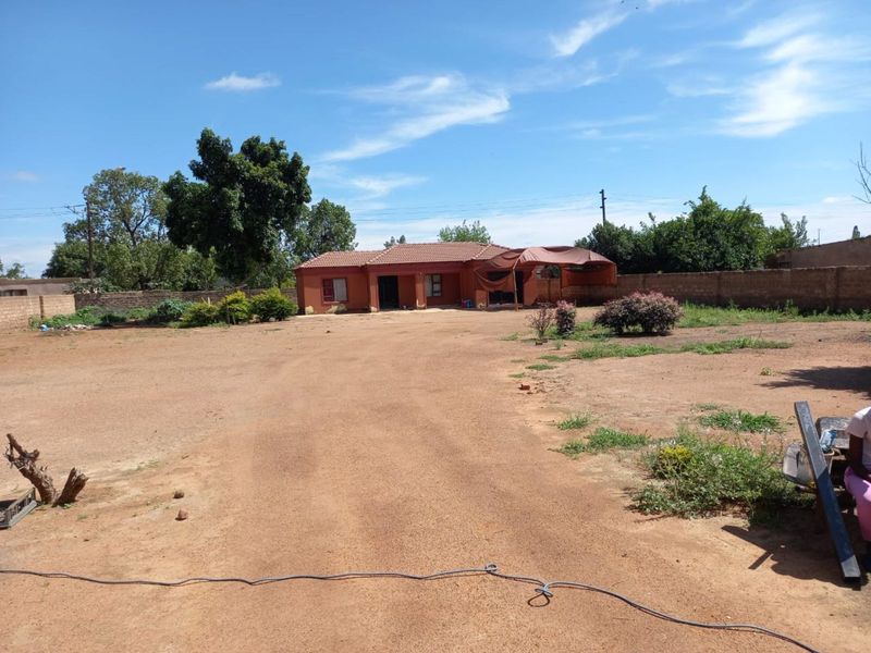 House For Sale in Hammanskraal Central - Photo 2