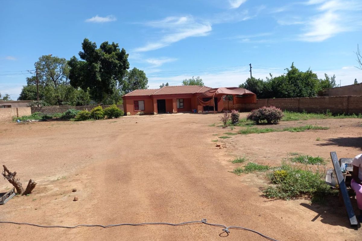 House For Sale in Hammanskraal Central - Photo 2