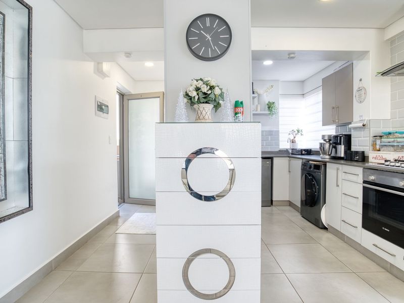 Apartment For Sale in Island View - Photo 7