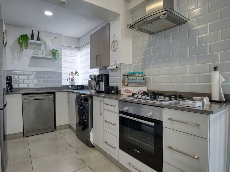 Apartment For Sale in Island View - Photo 5