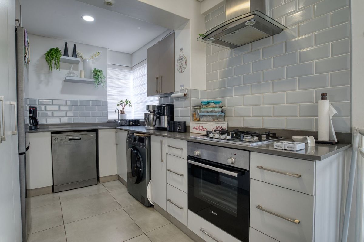 Apartment For Sale in Island View - Photo 5