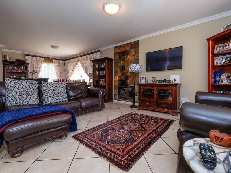 House For Sale in Honeydew Ridge - Photo 4