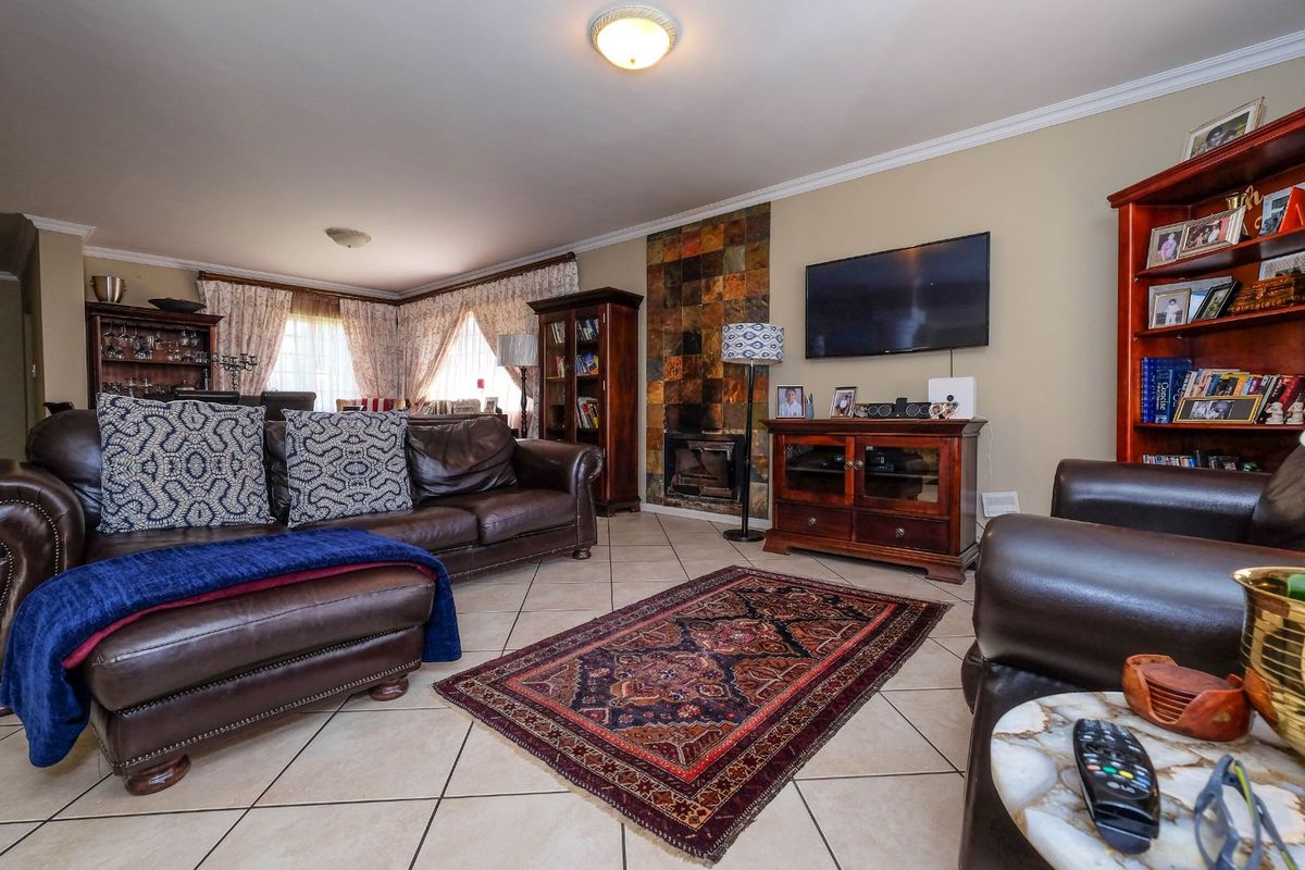 House For Sale in Honeydew Ridge - Photo 4