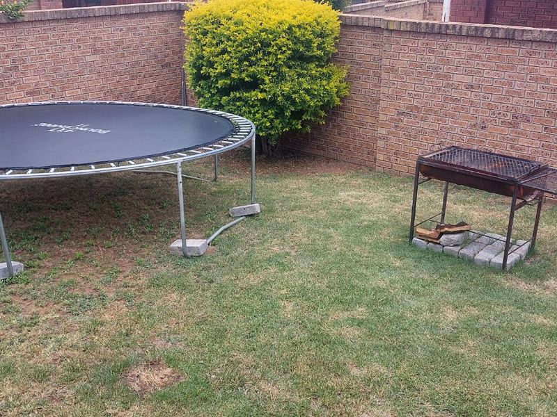 Townhouse For Sale in Bendor - Photo 8