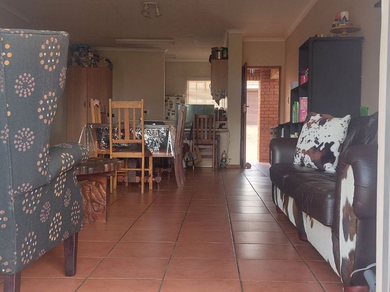 Townhouse For Sale in Bendor - Photo 7