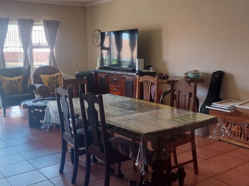 Townhouse For Sale in Bendor - Photo 6