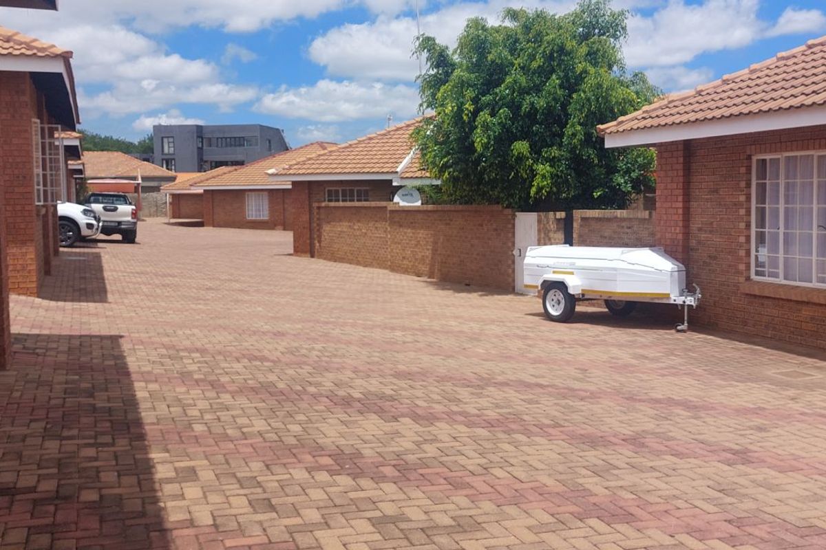 Townhouse For Sale in Bendor - Photo 5