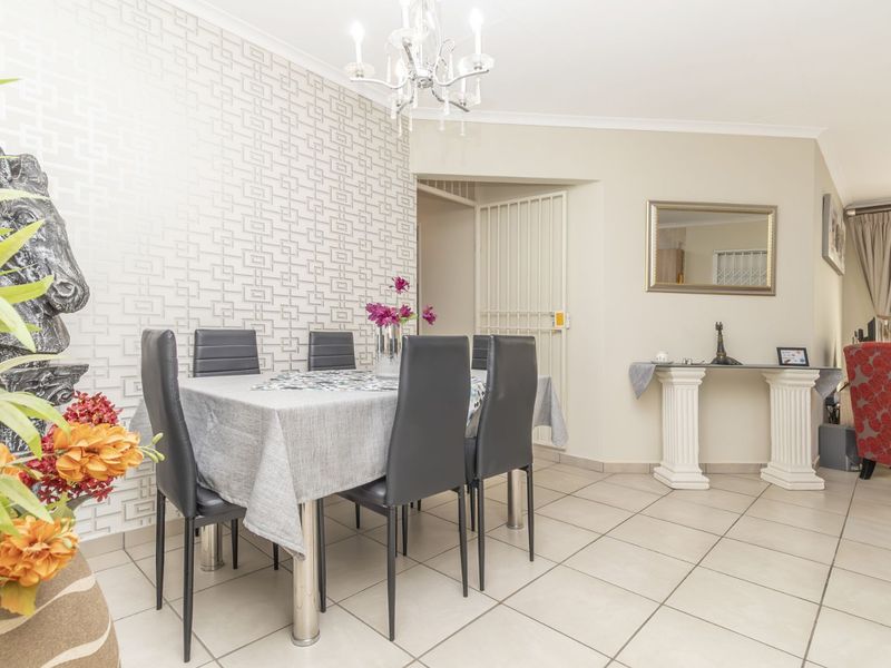 Townhouse For Sale in Honeydew Manor - Photo 5