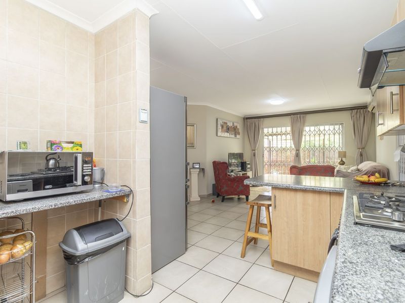 Townhouse For Sale in Honeydew Manor - Photo 10