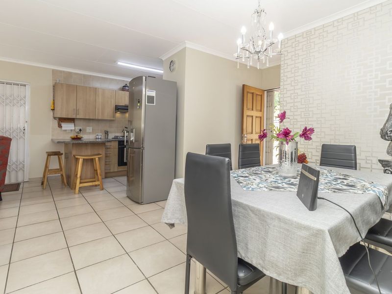 Townhouse For Sale in Honeydew Manor - Photo 6