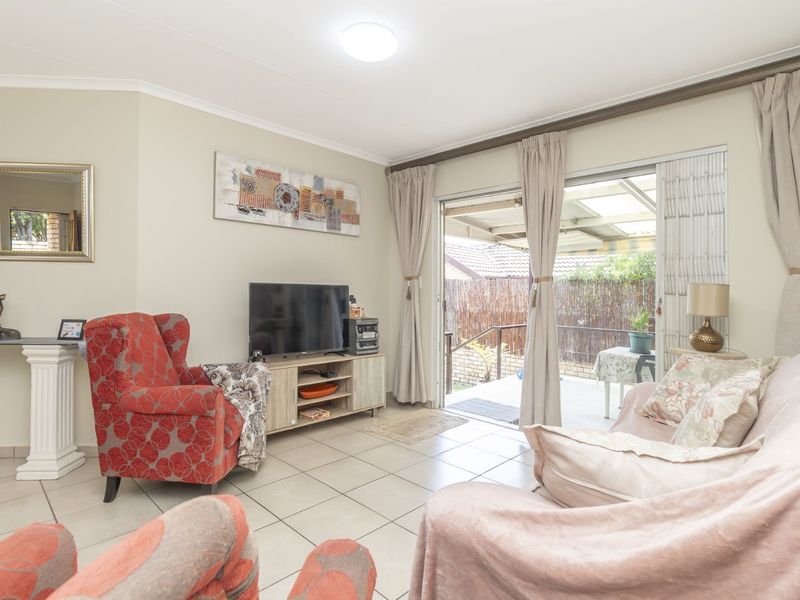 Townhouse For Sale in Honeydew Manor - Photo 2