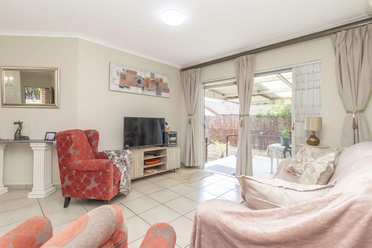 Townhouse For Sale in Honeydew Manor - Photo 2
