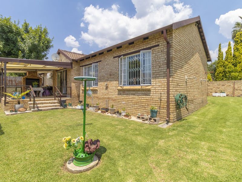Townhouse For Sale in Honeydew Manor - Photo 1