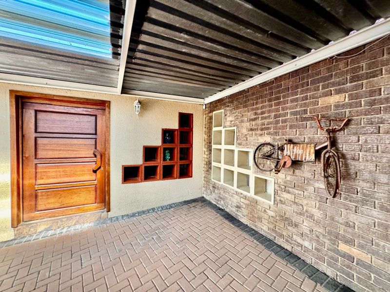 House For Sale in Secunda Central - Photo 3