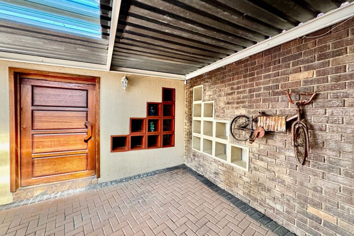 House For Sale in Secunda Central - Photo 3