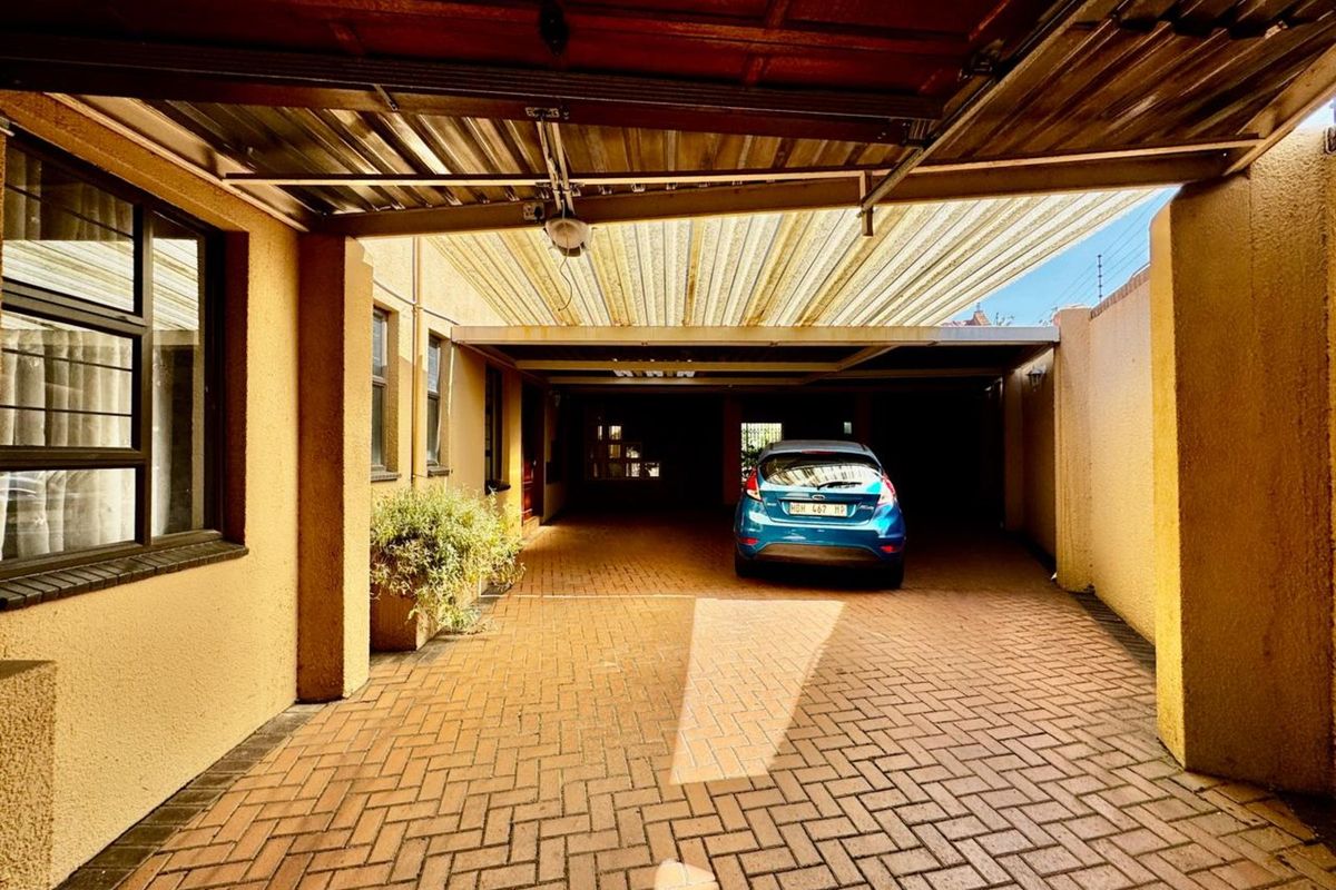 House For Sale in Secunda Central - Photo 2