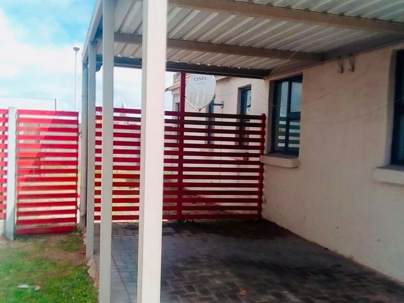 Townhouse For Sale in Parsonsvlei - Photo 2