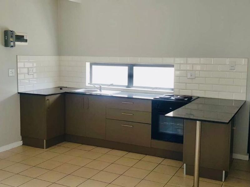 Townhouse For Sale in Parsonsvlei - Photo 3