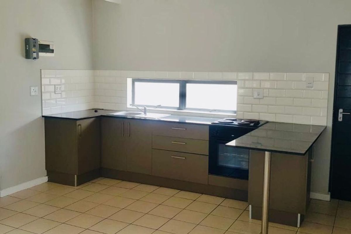 Townhouse For Sale in Parsonsvlei - Photo 3