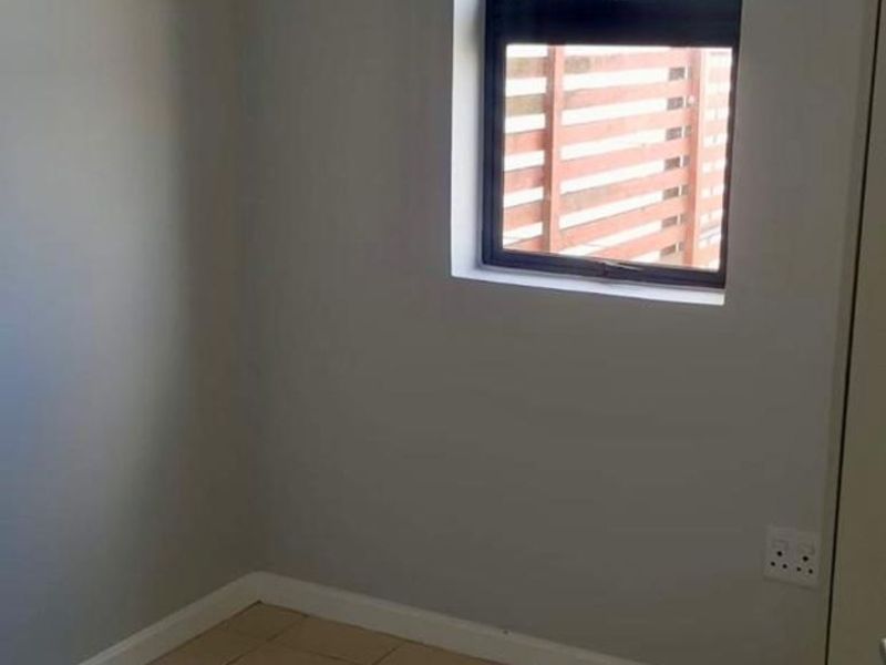 Townhouse For Sale in Parsonsvlei - Photo 5