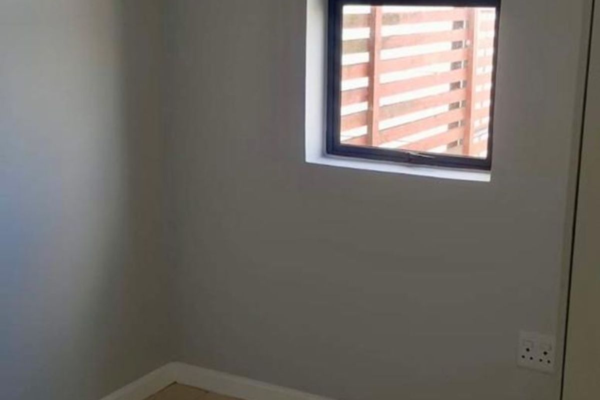 Townhouse For Sale in Parsonsvlei - Photo 5