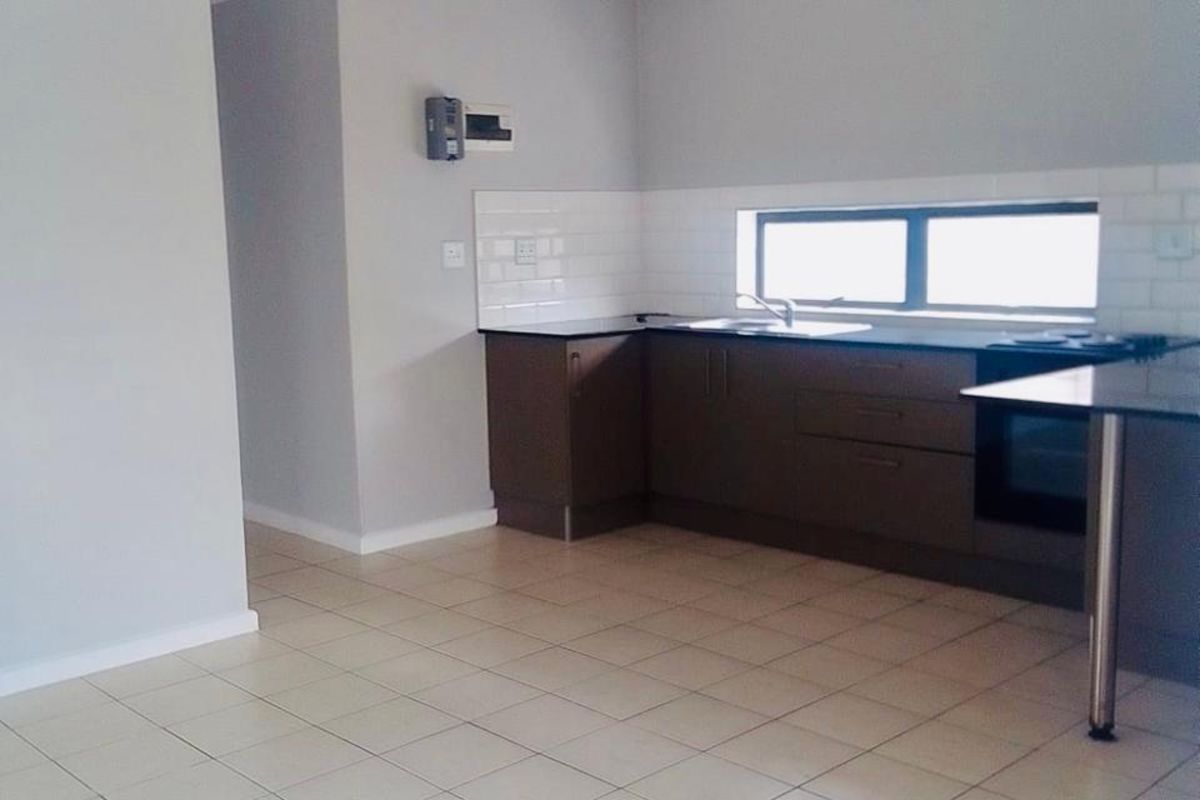 Townhouse For Sale in Parsonsvlei - Photo 4