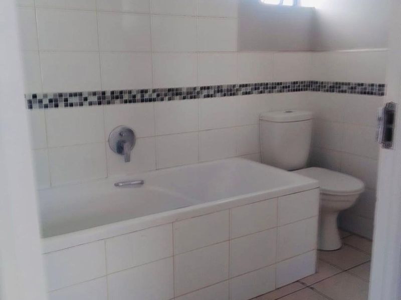 Townhouse For Sale in Parsonsvlei - Photo 9