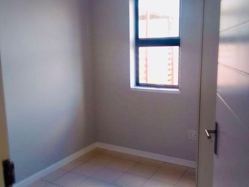 Townhouse For Sale in Parsonsvlei - Photo 6