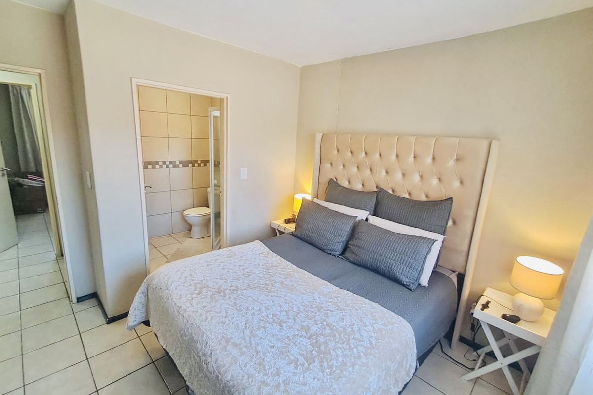 Apartment For Sale in Northgate - Photo 2