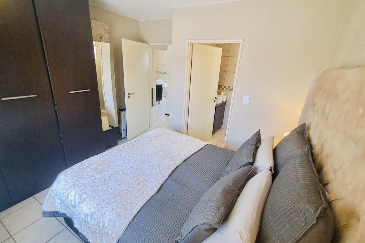 Apartment For Sale in Northgate - Photo 3