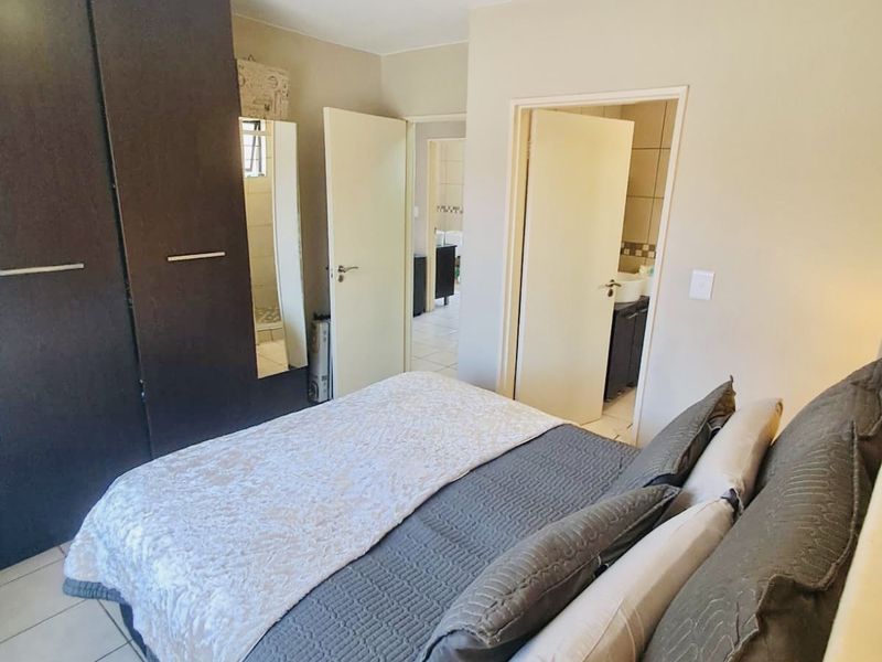 Apartment For Sale in Northgate - Photo 4